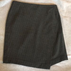 NWT black and white Loft skirt size 4
